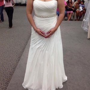 David’s Bridal
Crinkle Chiffon Wedding dress